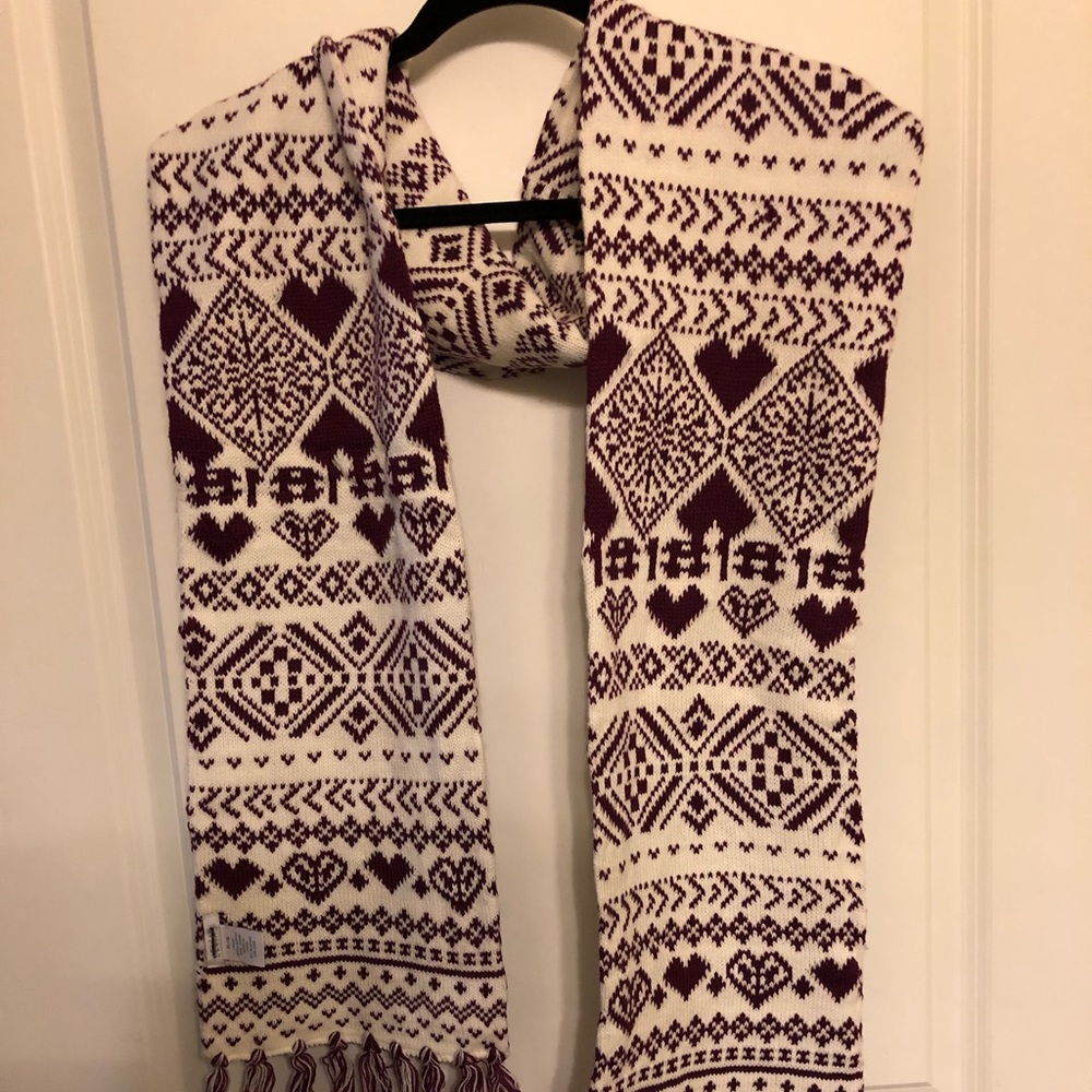 Knit scarf